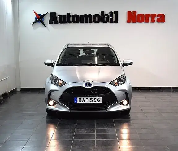 Toyota Yaris 2023 photo 2