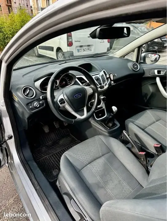 Ford Fiesta 2012 photo 3