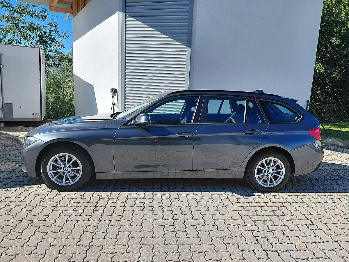 BMW 3 Series 2017 photo 2