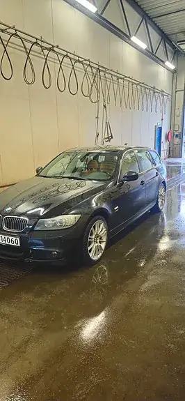 BMW 325I 2010 photo 2