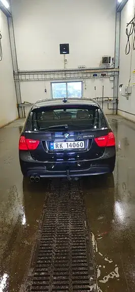 BMW 325I 2010 photo 4