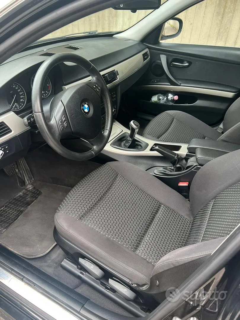 BMW 3 Series 2012 photo 2