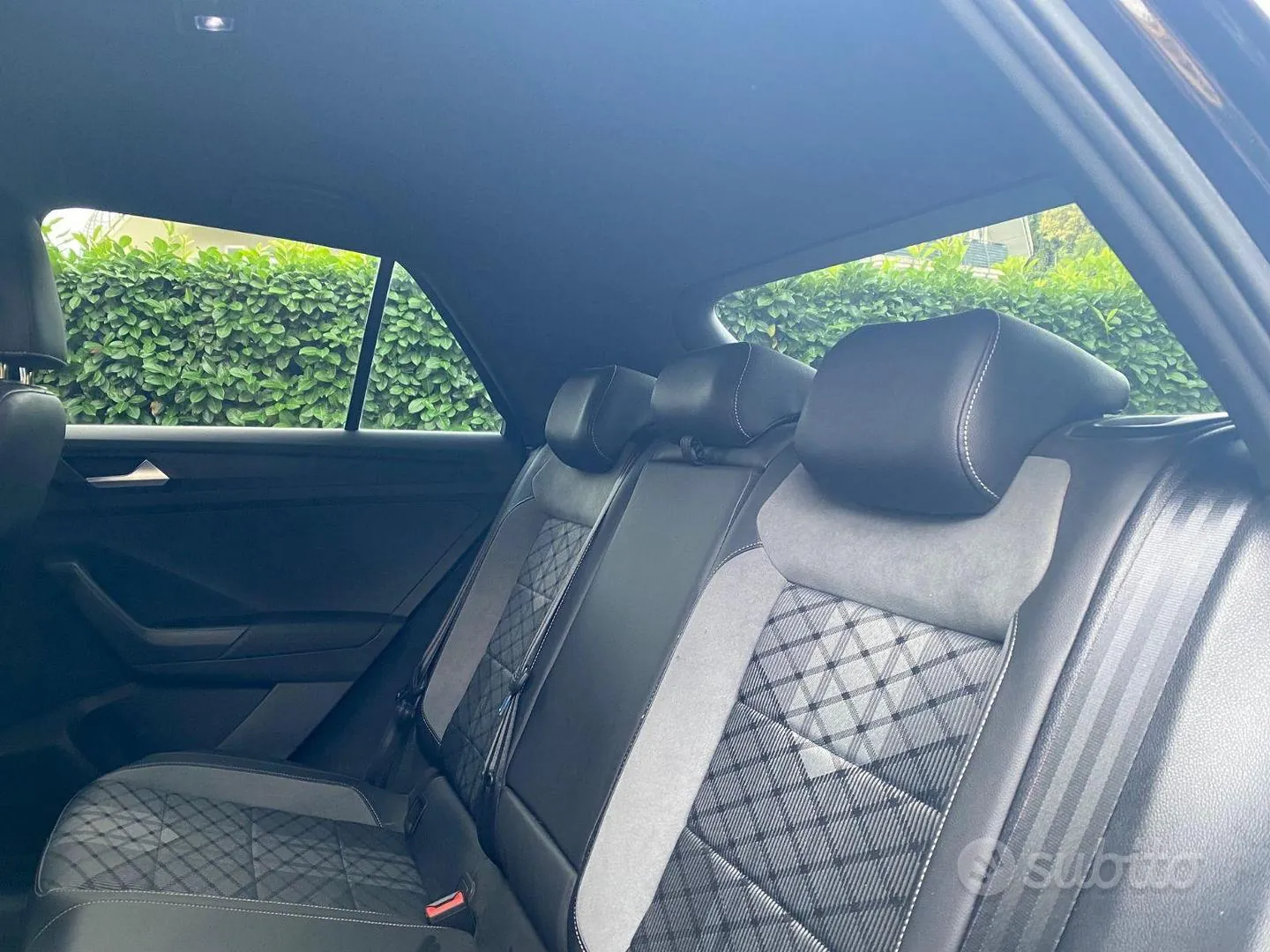 Volkswagen T-Roc 2022 photo 2