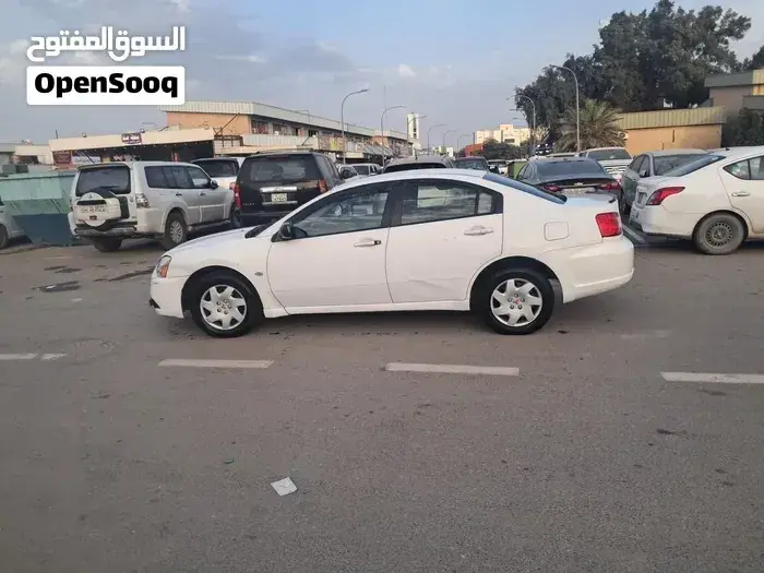 Mitsubishi Galant 2013 photo 2