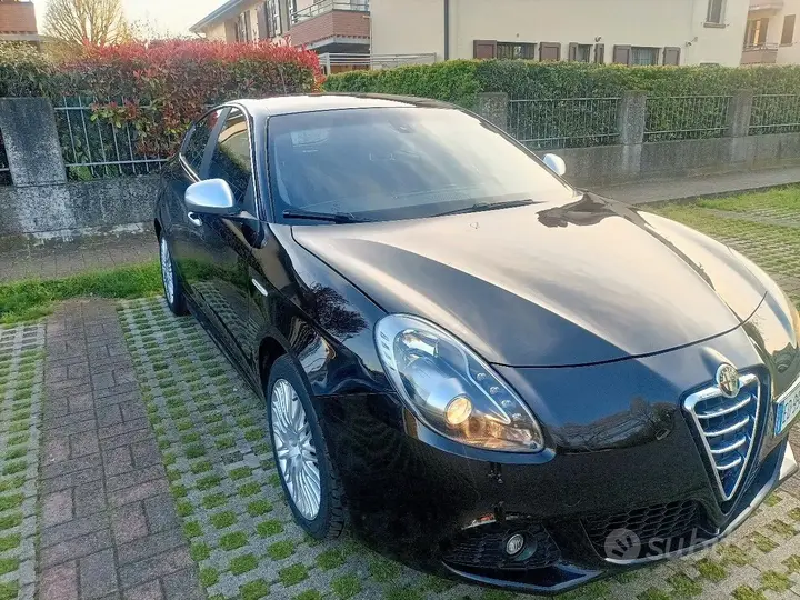 Alfa Romeo Giulietta 2010 photo 2