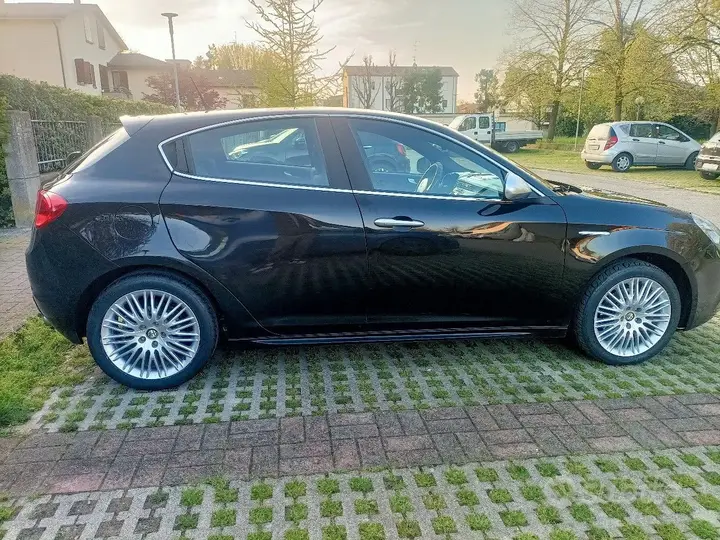 Alfa Romeo Giulietta 2010 photo 3