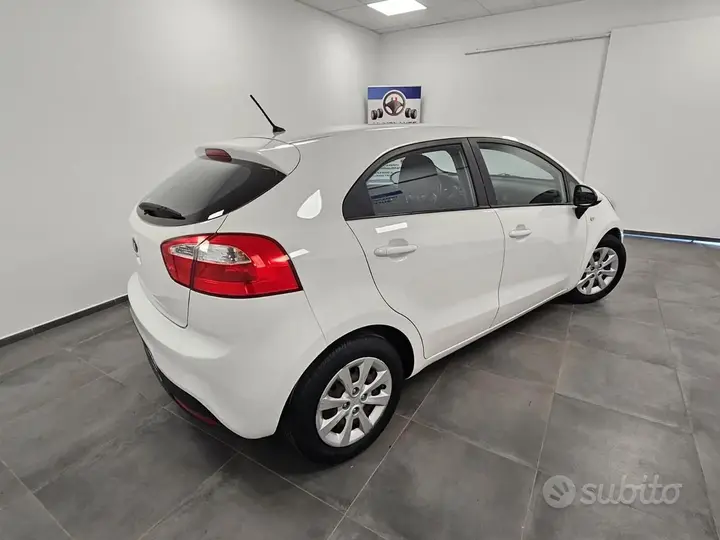 Kia Rio 2015 photo 4