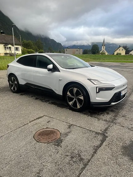 Polestar 4 2025 photo 2