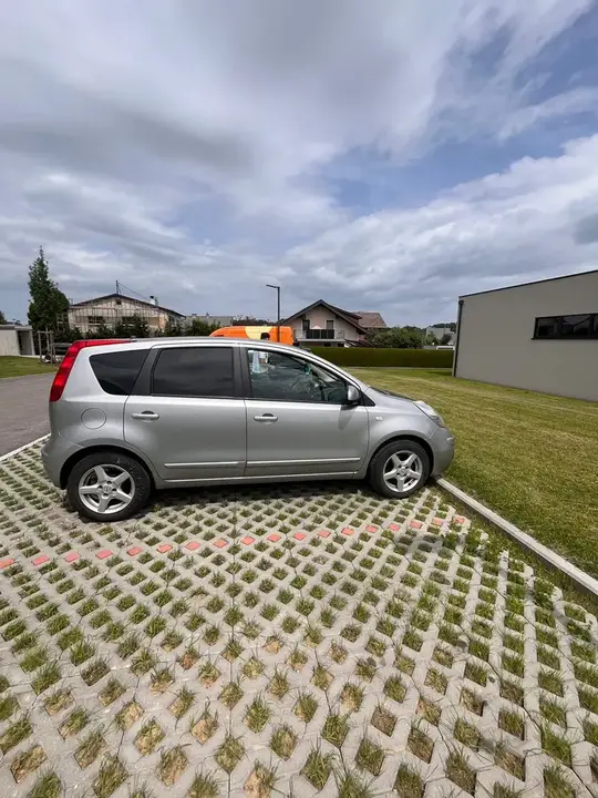 Nissan Note 2008 photo 2