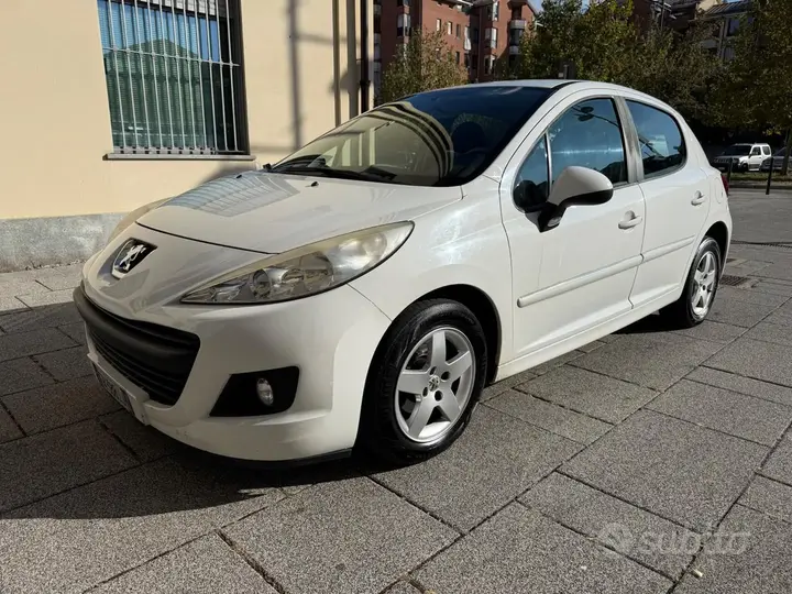 Peugeot 207 2013 photo 2
