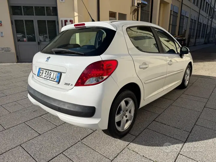 Peugeot 207 2013 photo 3