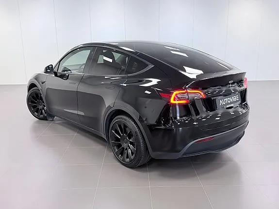Tesla Model Y 2023 photo 3