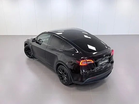 Tesla Model Y 2023 photo 4
