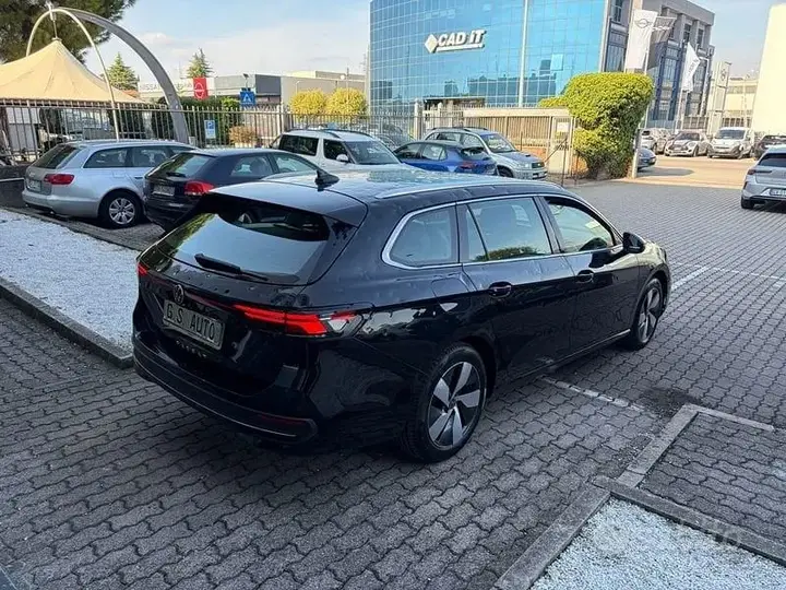 Volkswagen Passat Variant 2024 photo 4