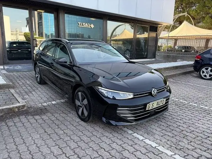 Volkswagen Passat Variant 2024 photo 3