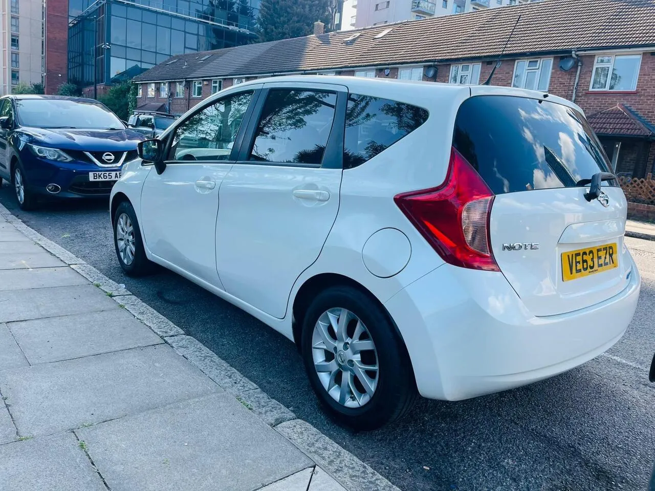 Nissan Note 2013 photo 3