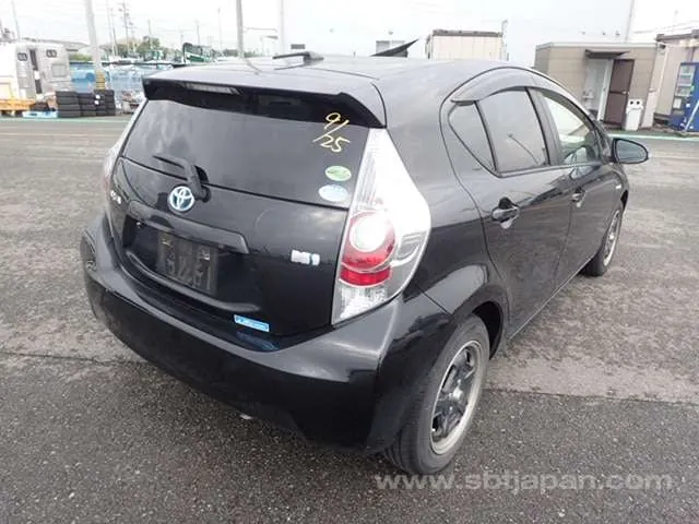 Toyota Aqua S 2014 photo 4