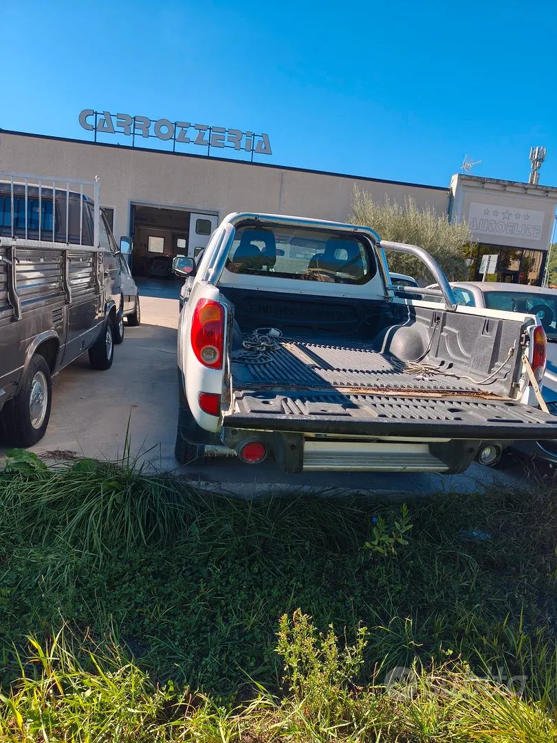 Mitsubishi L200 2006 photo 3