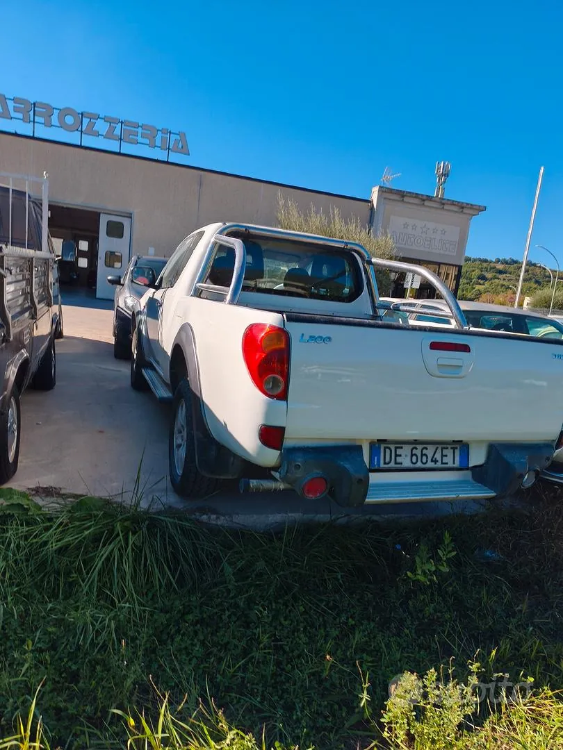 Mitsubishi L200 2006 photo 4