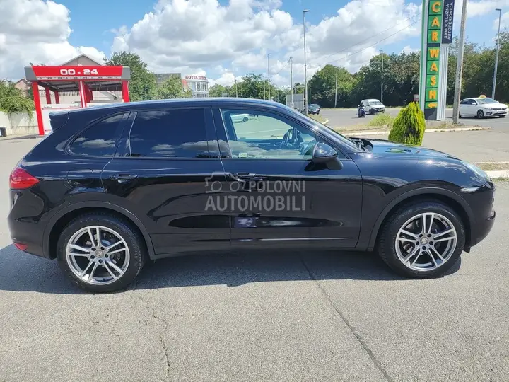 Porsche Cayenne 2012 photo 2