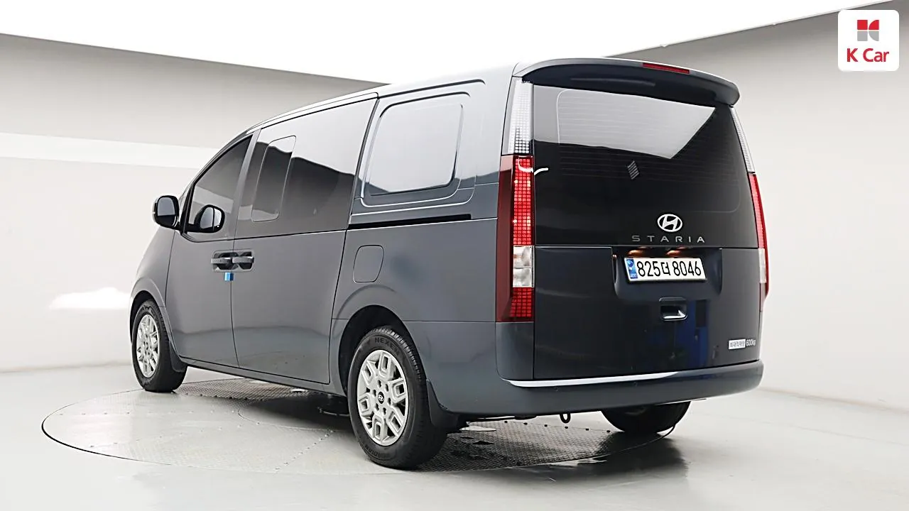 Hyundai Staria 2025 photo 2
