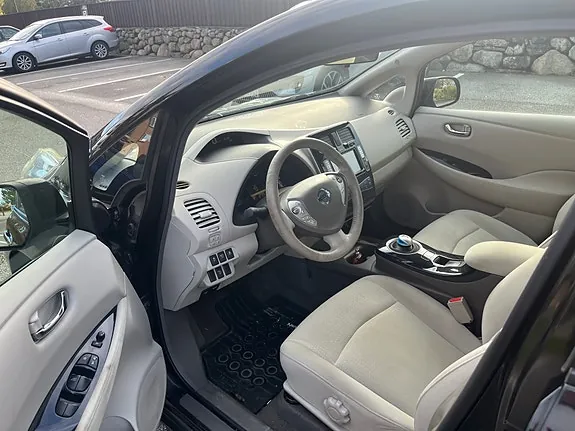Nissan Leaf 2012 photo 3