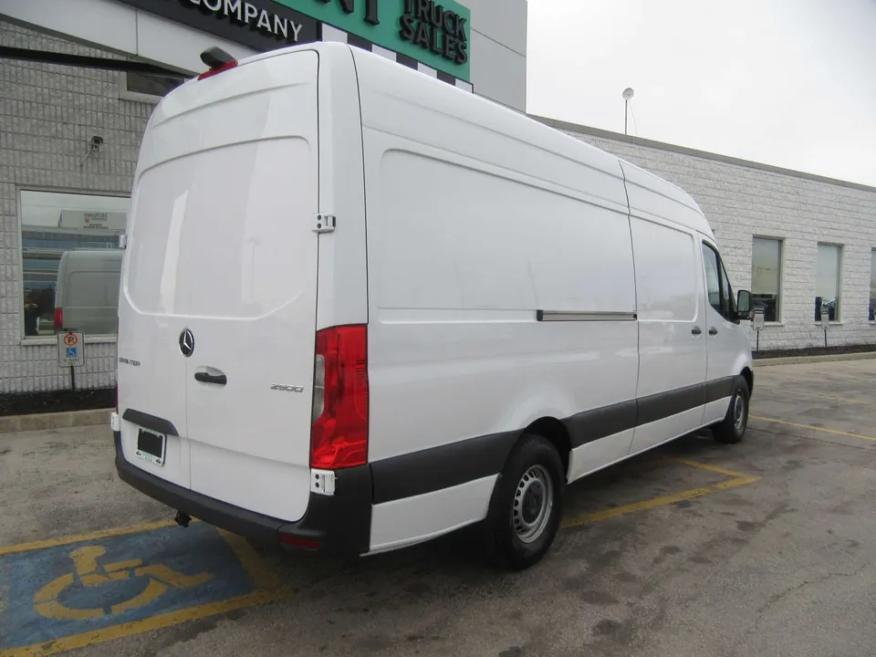 Mercedes-Benz Sprinter 2025 photo 5