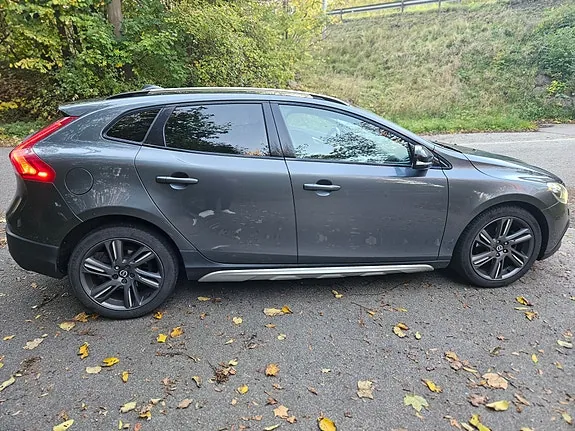 Volvo V40 Cross Country 2014 photo 2