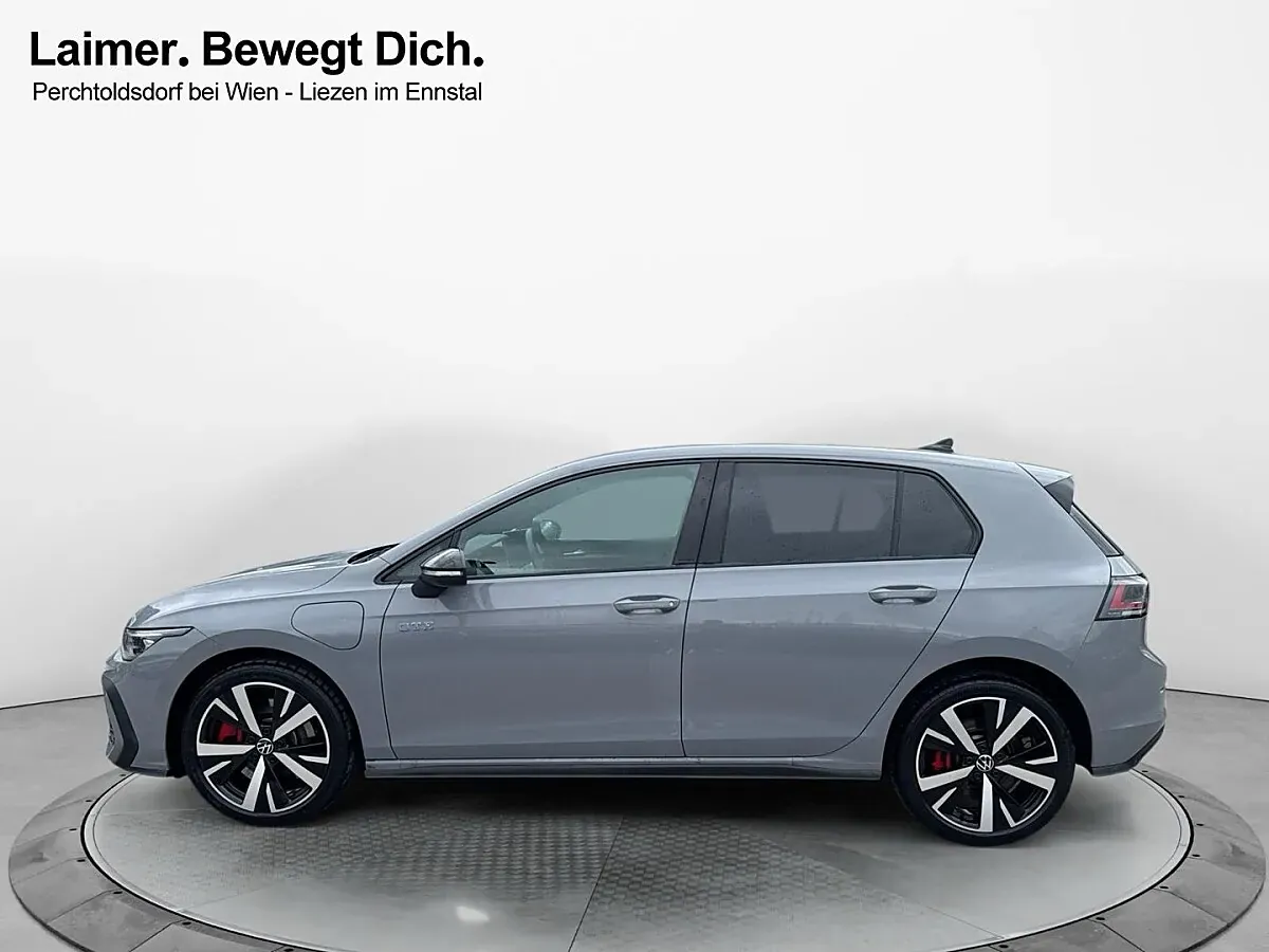 Volkswagen Golf 2025 photo 2