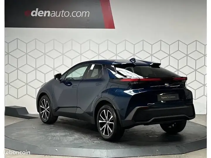 Toyota C-Hr 2025 photo 2