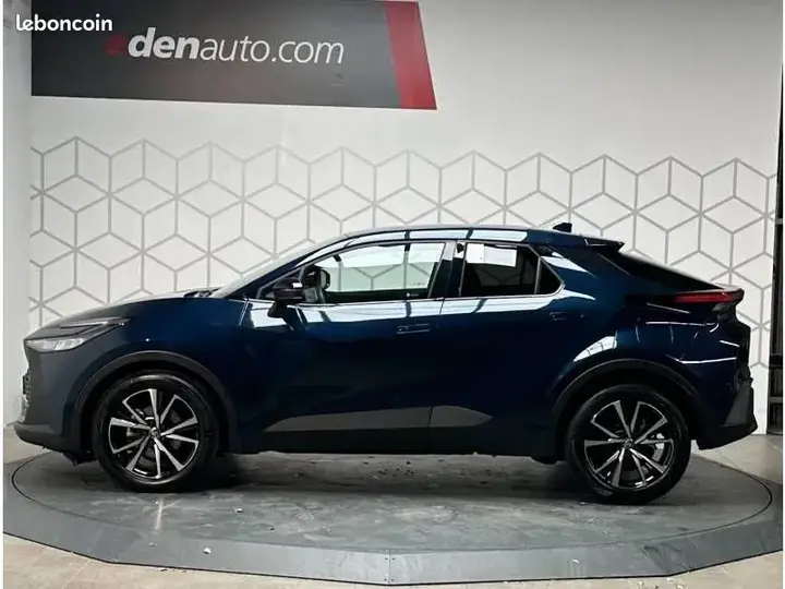 Toyota C-Hr 2025 photo 4