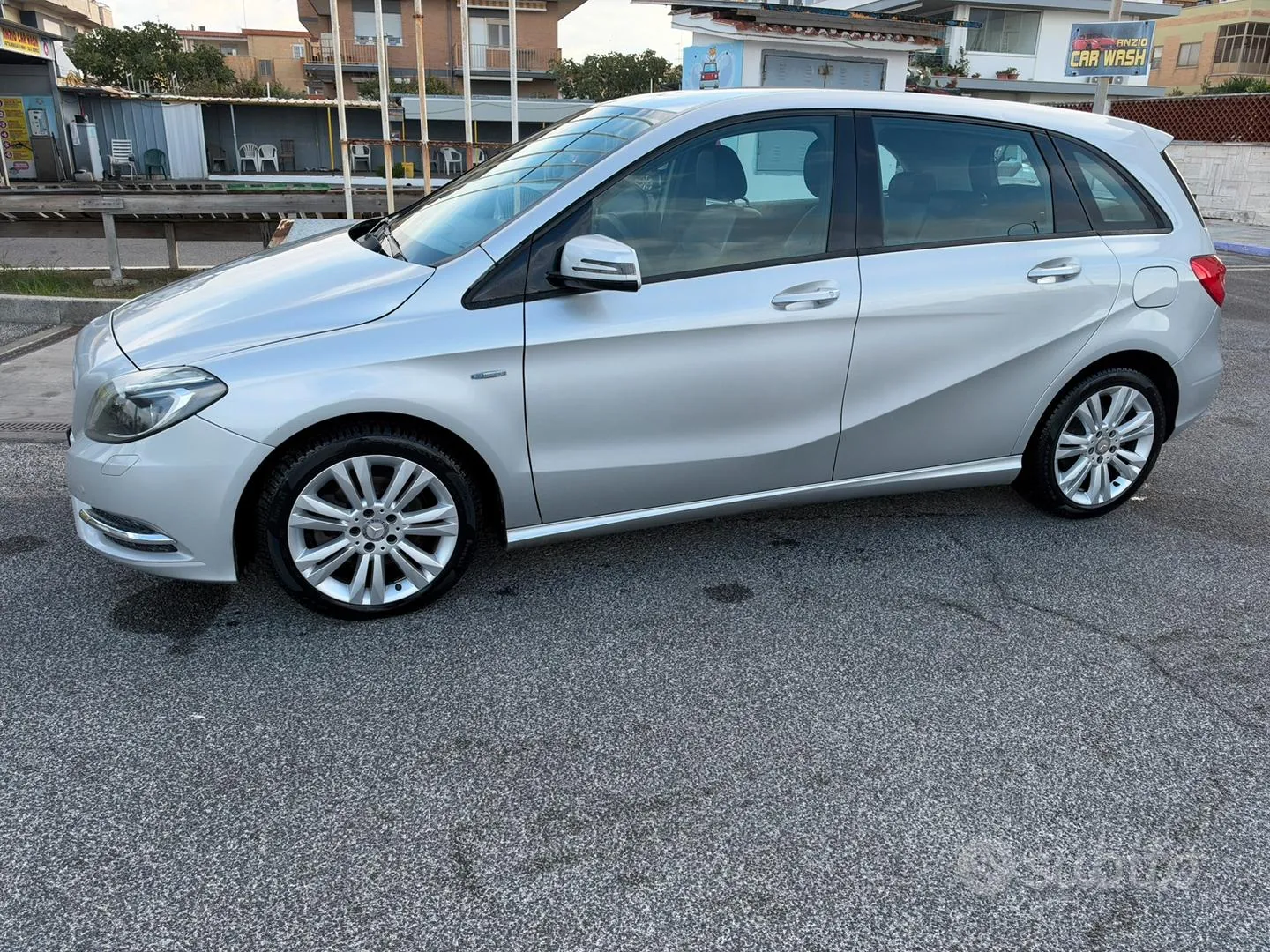 Mercedes-Benz B200