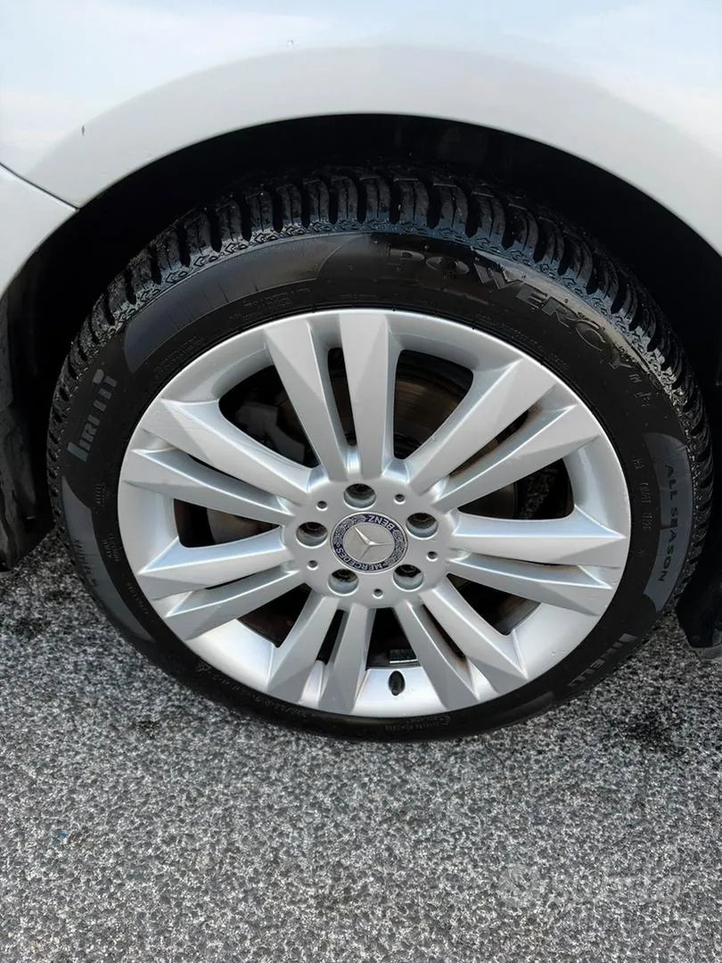 Mercedes-Benz B200 2012 photo 2