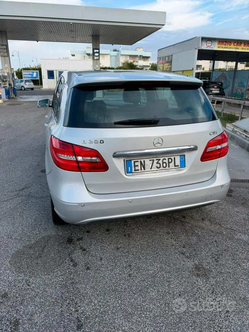 Mercedes-Benz B200 2012 photo 3