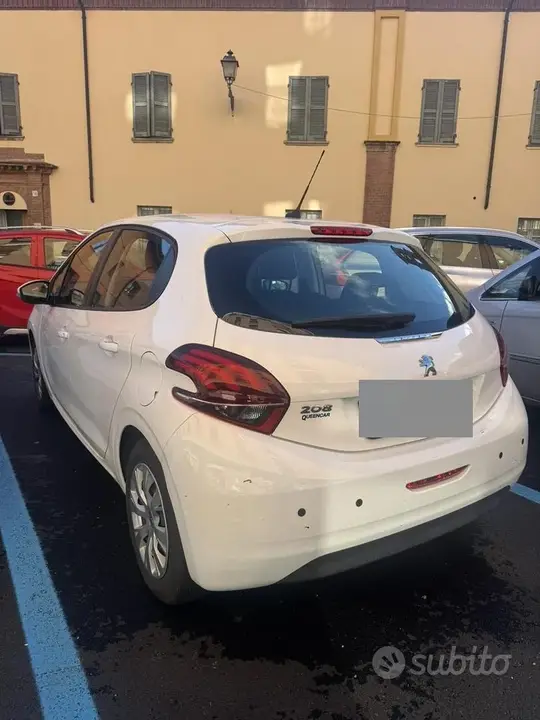 Peugeot 208 2019 photo 2