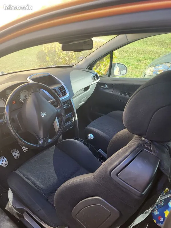 Peugeot 207 2006 photo 3