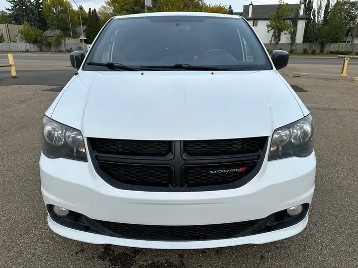Dodge Grand Caravan 2017 photo 2