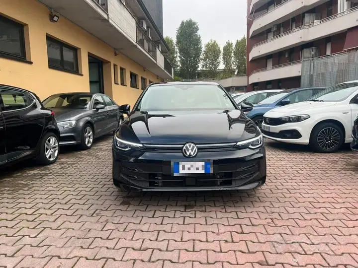 Volkswagen Golf 2025 photo 2