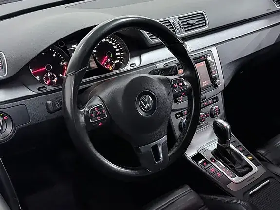 Volkswagen Passat 2014 photo 2
