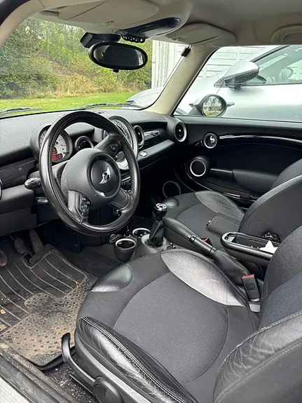 Mini Cooper 2011 photo 2