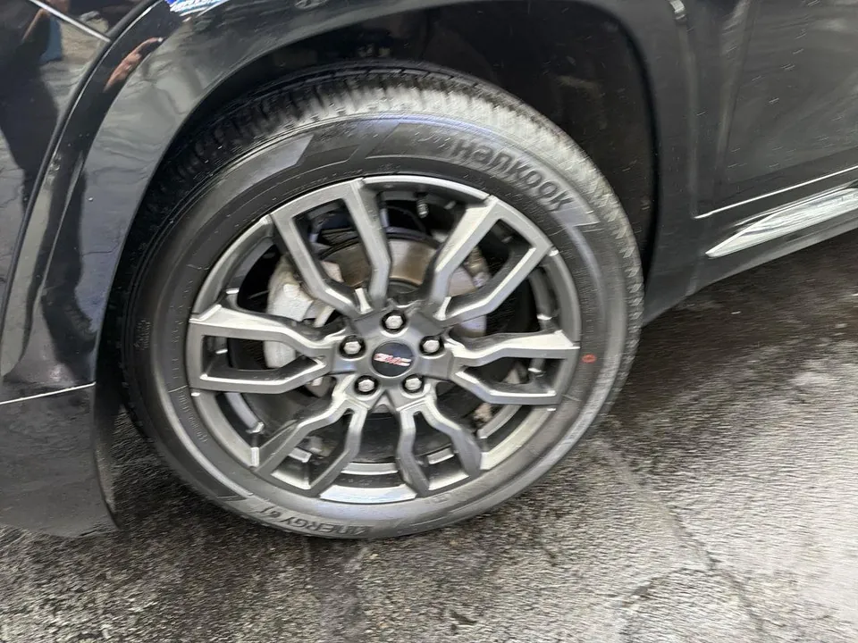 GMC Terrain 2024 photo 2