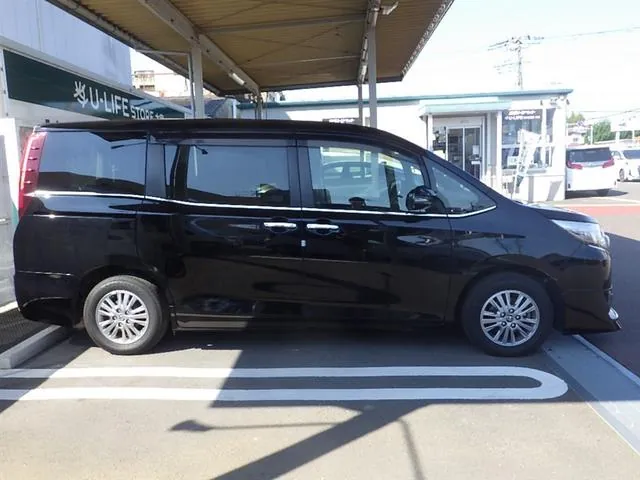 Toyota Esquaise 2015 photo 4