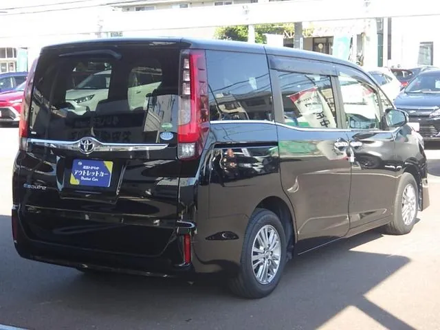 Toyota Esquaise 2015 photo 5