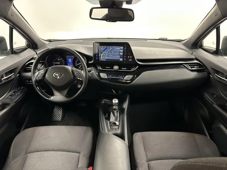 Toyota C-Hr 2017 photo 2