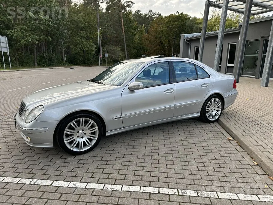 Mercedes-Benz E320 2003 photo 3