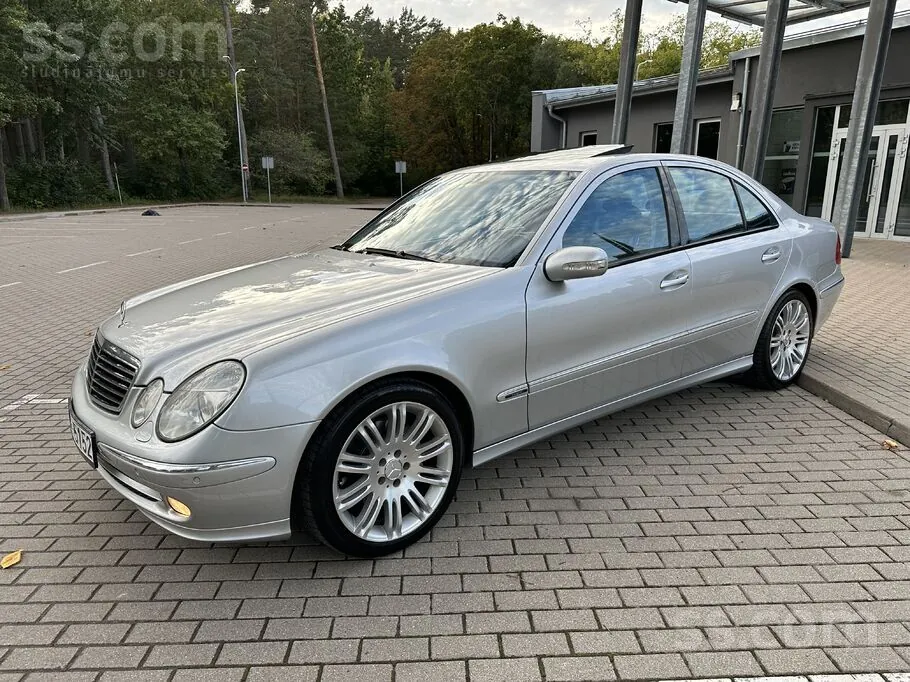 Mercedes-Benz E320 2003 photo 2