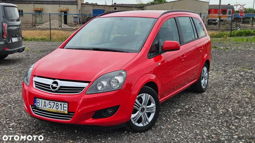 Opel Zafira 2013 photo 2
