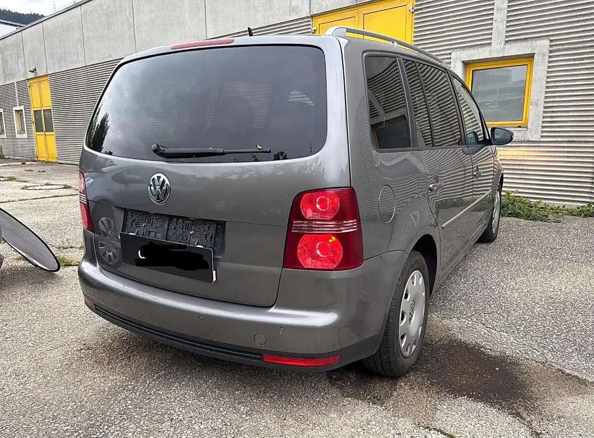Volkswagen Touran 2010 photo 3