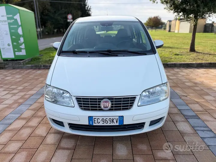 Fiat Idea 2011 photo 2