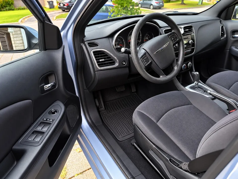 Chrysler 200 2013 photo 2